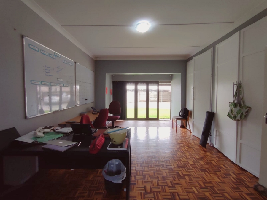 6 Bedroom Property for Sale in Flamwood North West